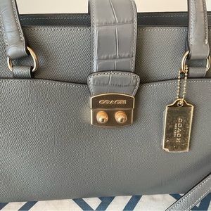 Coach Carryall Grey Shoulder Bag, it can fit 13” Laptop